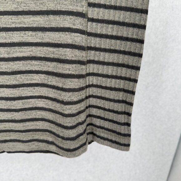 Chicos Zenergy Soft Essentials Tank Size 8/10 Olive Green Black Soft Stretch NEW - Picture 2 of 11